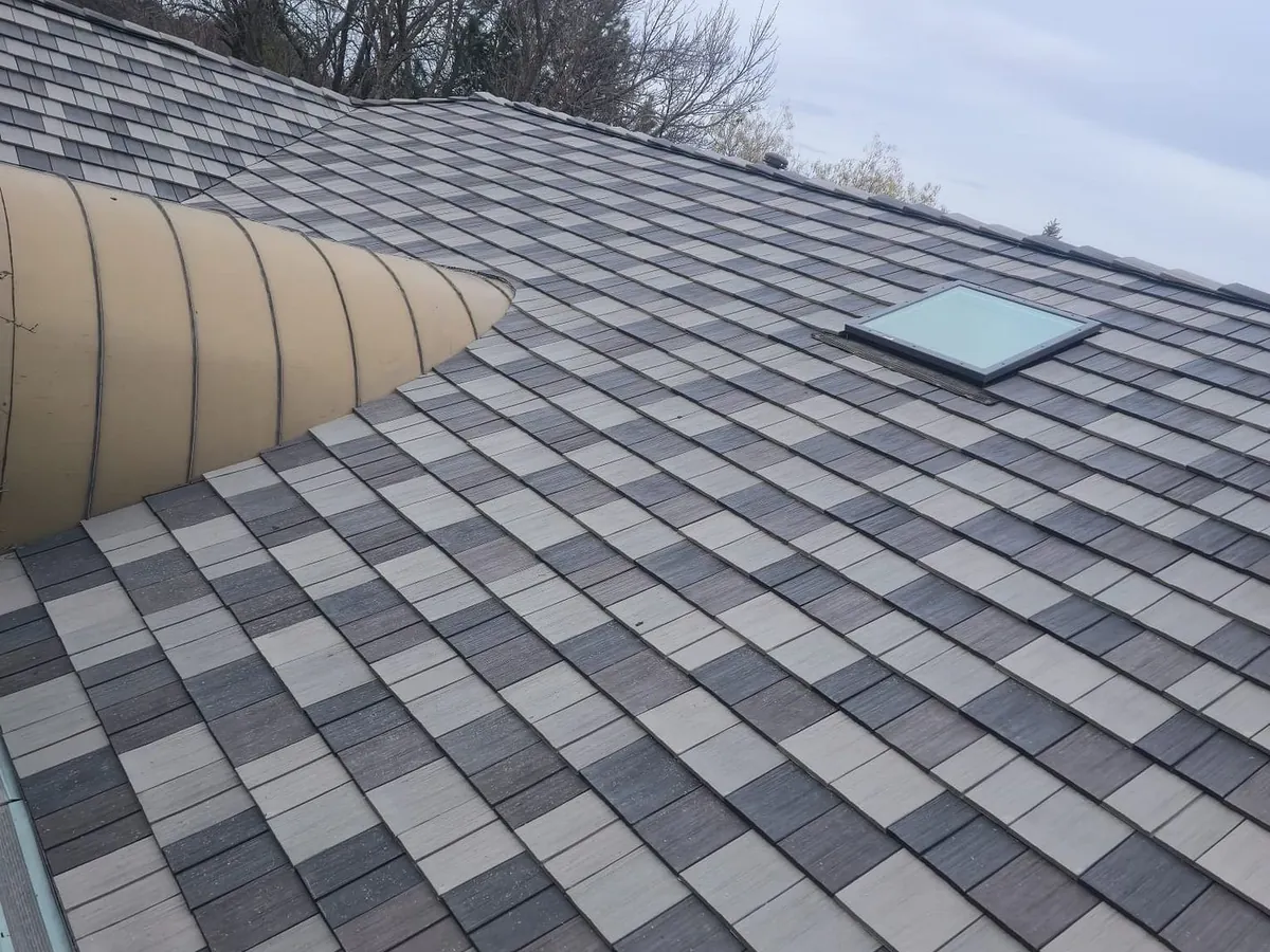 Patterned synthetic slate roof — color and profile up close